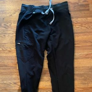 Figs Zamora medium joggers in black!